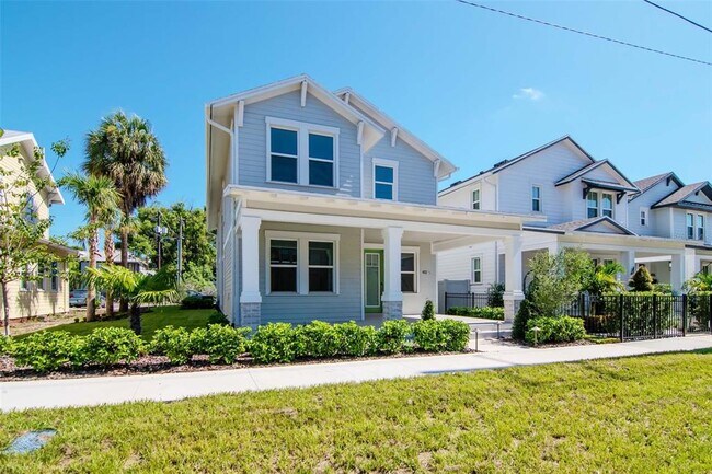 Primary Photo - 402 E Oak Ave
