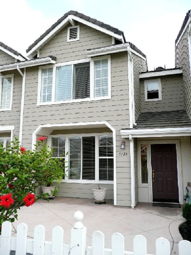Building Photo - Charming 3BR Townhome in Aviara!