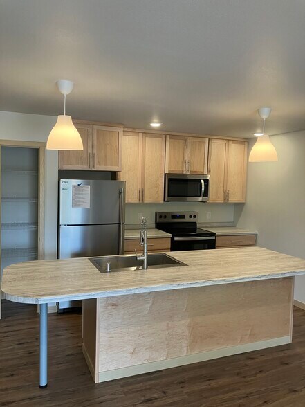 Building Photo - 455 Century Pl