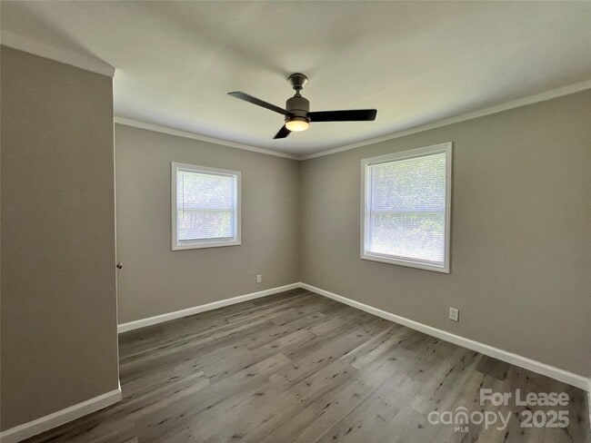 Building Photo - 303 Talley St