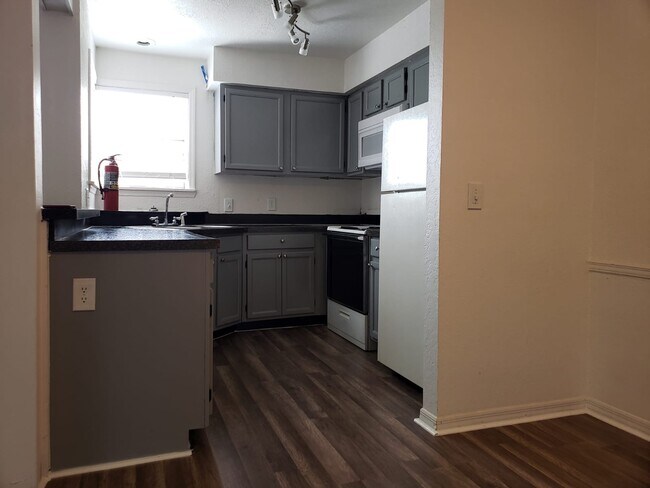 Building Photo - 3038 Antique Oaks Cir