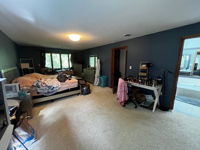 Building Photo - Spacious & Serene 4 Bedroom Country Contem...