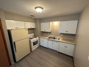 Building Photo - 7731 W Hampton Ave. (8 Unit)