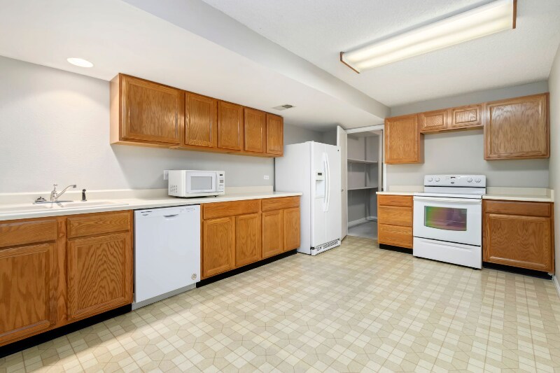 Building Photo - 4230 Cape Cod Cir