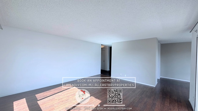 Building Photo - Sunny, west facing, Large 1 bedroom with tons of storage, includes water/garbage/amenities/parking!