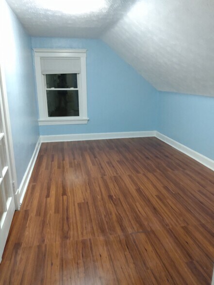Building Photo - 4413 Floral Ave