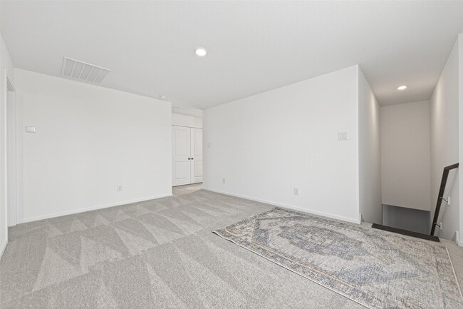 Building Photo - 6273 Alder Crk Dr