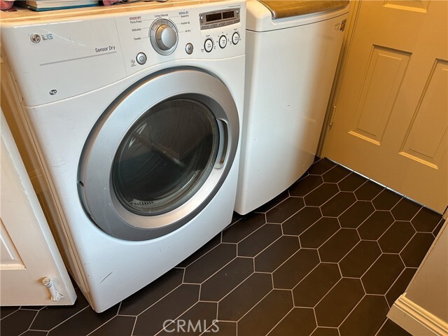 Building Photo - 2315 N Flower St