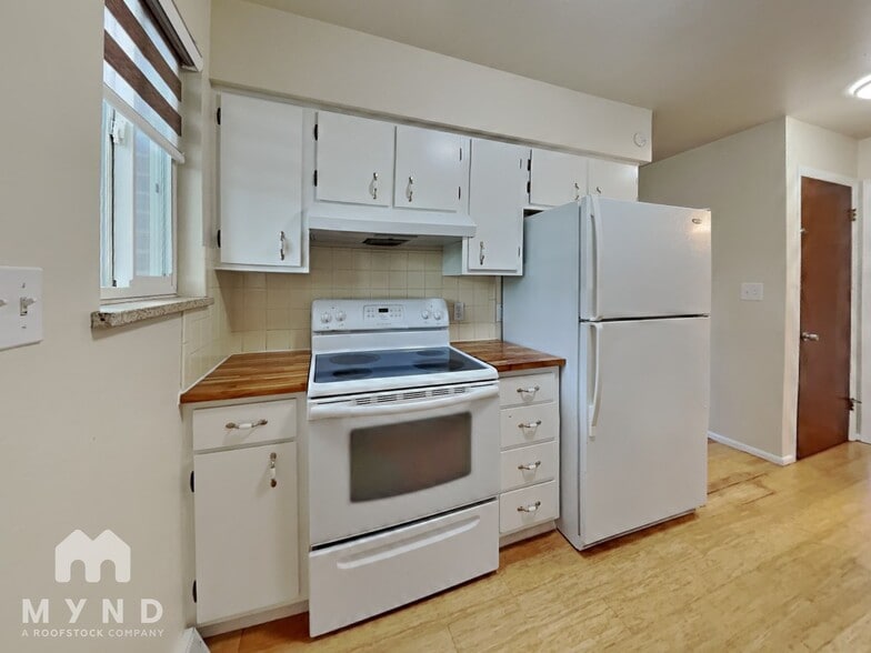 Building Photo - 5390 King Ct