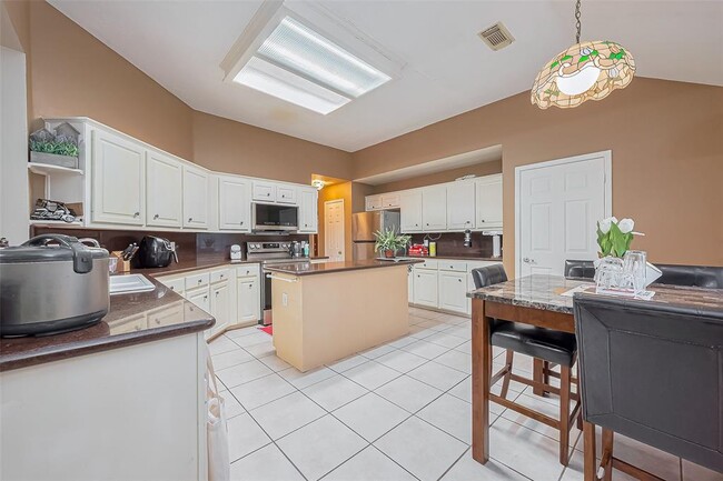 Building Photo - 10323 Emerald Pine Dr
