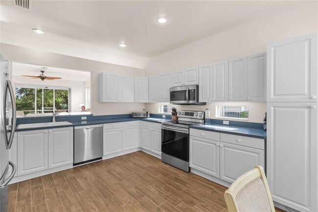 Building Photo - 1937 Scarlett Ave