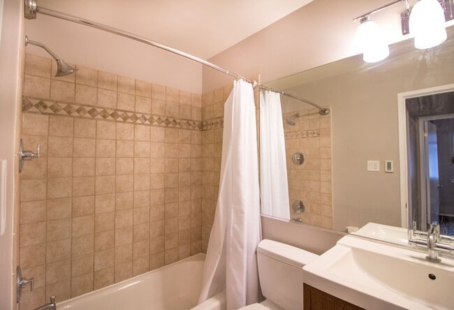 Building Photo - Upgraded & Spacious Condo in the Heart of ...
