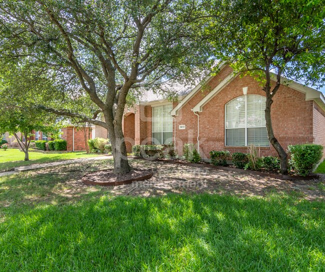 Building Photo - $2600! Beautiful 3 Bed, 2 Bath home in desirable PLANO!