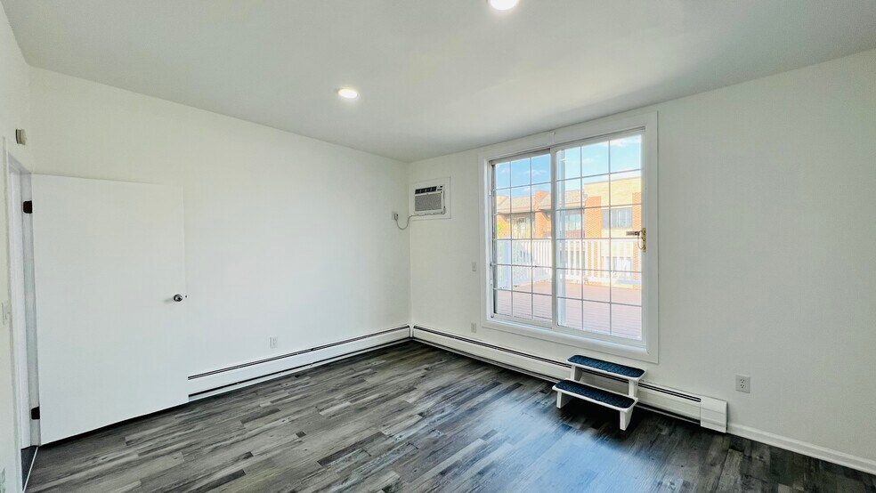 Bedroom - 5406 Kennedy Blvd W