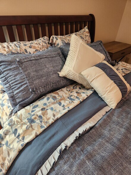 Building Photo - 14125 W Katriene Dr