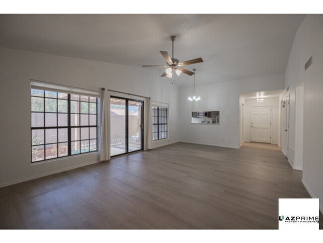 Building Photo - A Distinguished 2/2 Single-Level Townhome ...