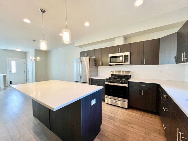 Building Photo - 4411 E Jewell Ave