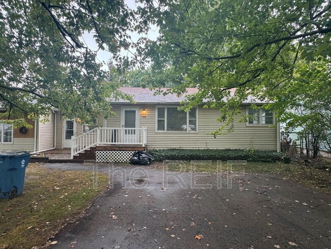 Primary Photo - 146 Helen St