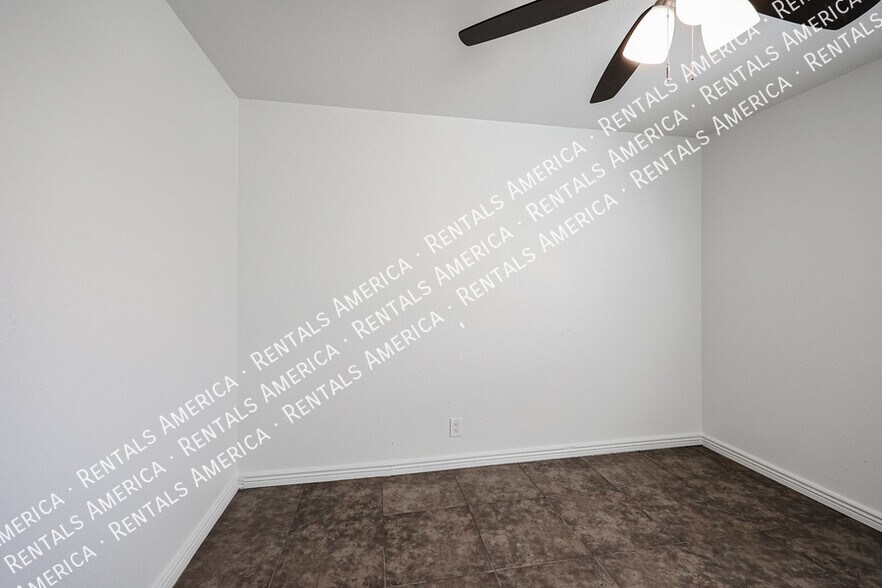 Building Photo - 7219 S 14th Pl