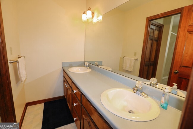 Building Photo - 1084 Macedonia Rd