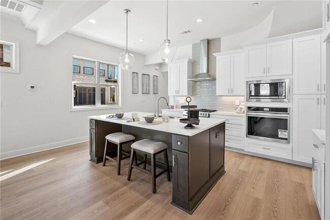 Building Photo - 110 Via Roma