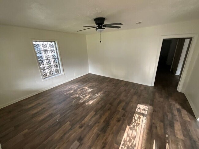 Building Photo - 2835 Comfort St