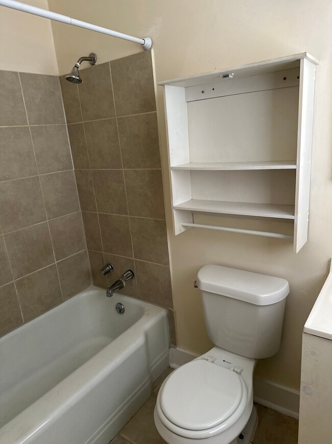 Building Photo - 1315 China St