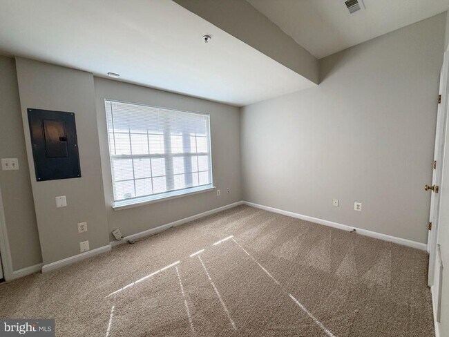 Building Photo - 8316 Green Grass Rd