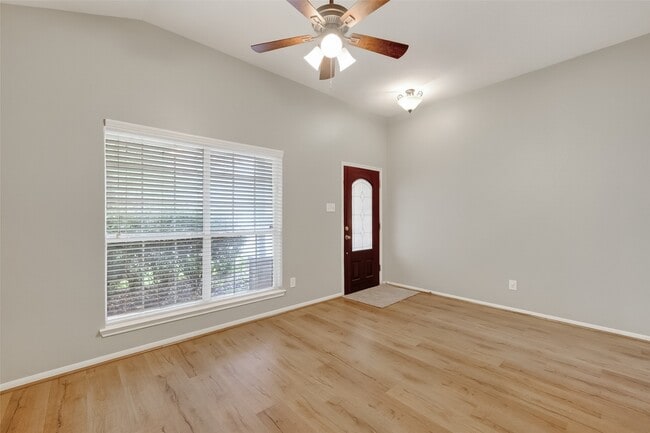 Building Photo - 6431 Applewood Forest Dr