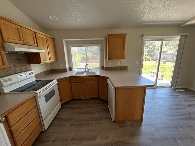 Building Photo - Cute Caldwell Home
