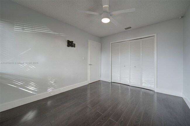 Building Photo - 621 SW 99th Pl
