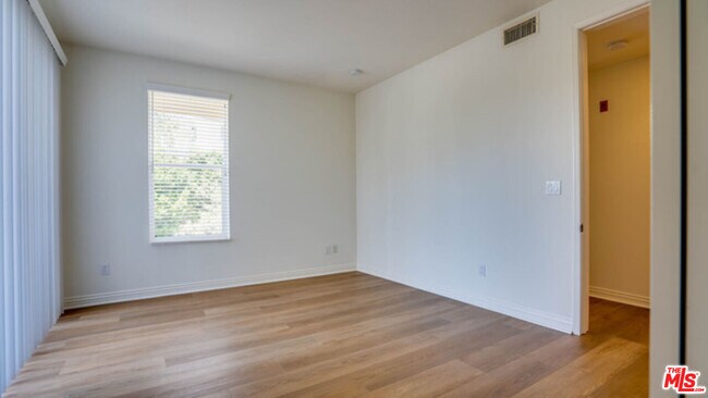 Building Photo - 4100 Wilshire Blvd