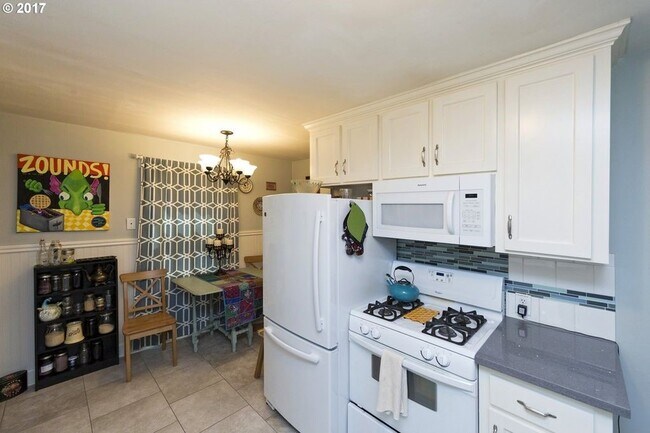 Building Photo - 4544 NE 95th Ave