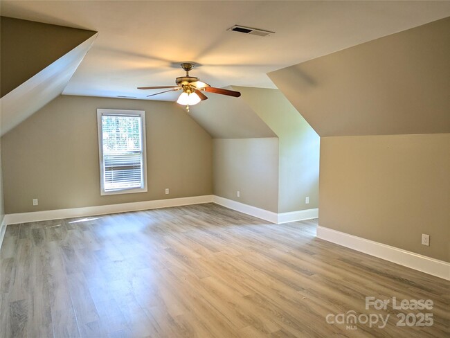 Building Photo - 364 Chuckwood Rd