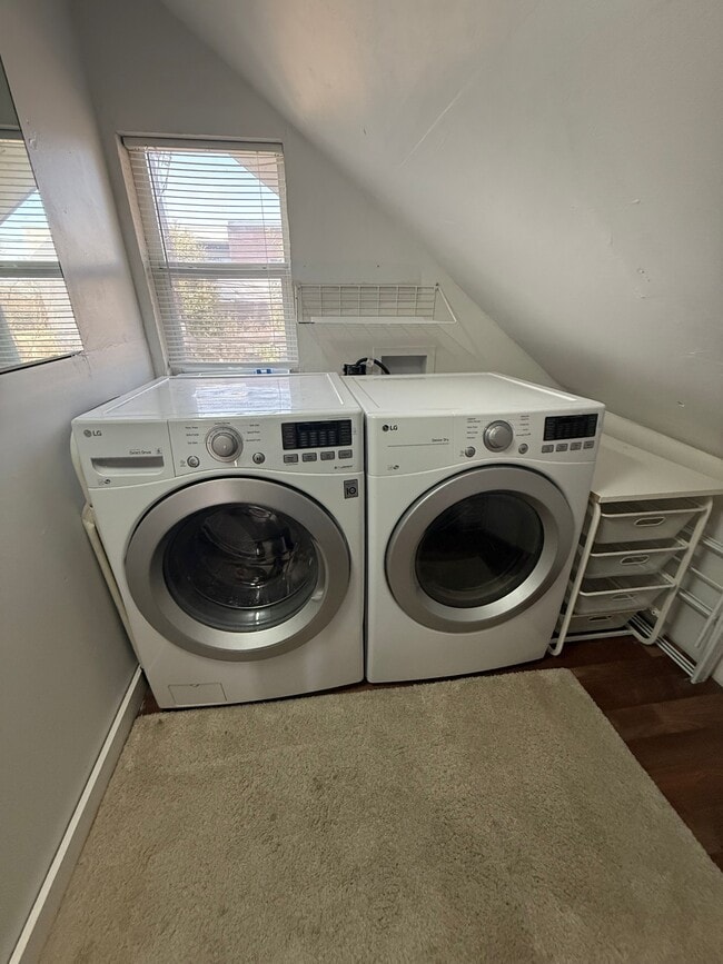 Building Photo - 1822 W 35th St