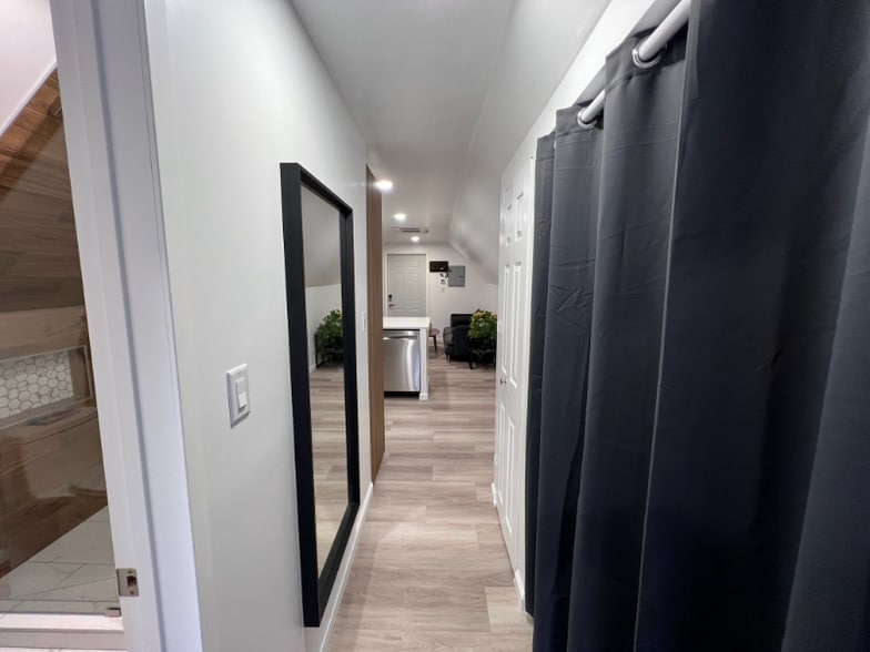 Building Photo - 3422 W Schubert Ave