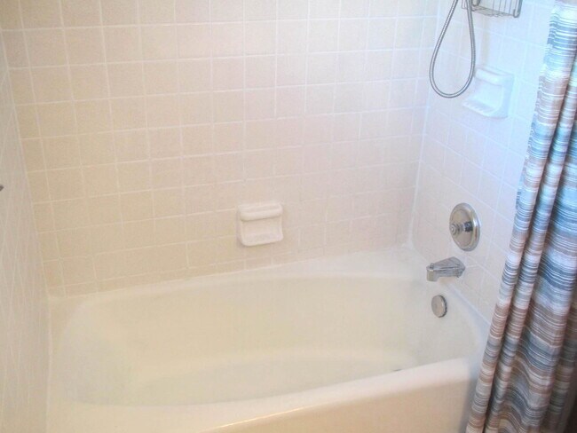 Building Photo - 33 N Clifton Ave