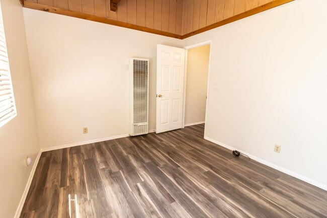 Building Photo - Cozy Home for Rent in Big Bear City