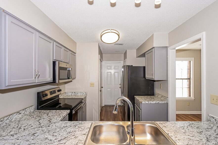 Building Photo - 3701 Burkehill Dr