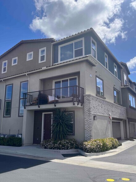 Building Photo - 279 Carmona