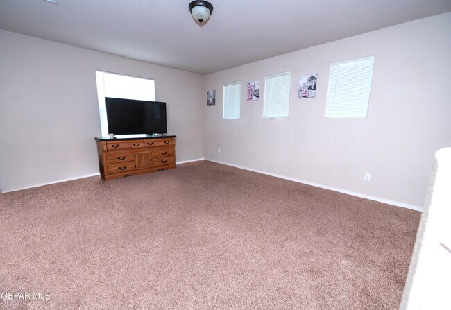 Building Photo - 804 Spofforth Rd