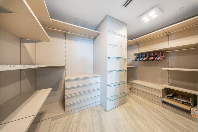 Building Photo - 450 Alton Ct