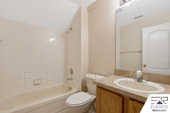 Building Photo - 14 Rymsen Ln