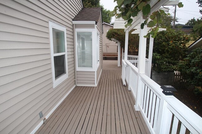 Building Photo - PRIVATE 3 BED SEATTLE HOME FOR RENT W EASY COMMUTE & BIG LOT