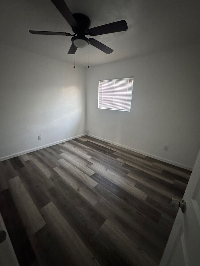 Building Photo - S 33rd