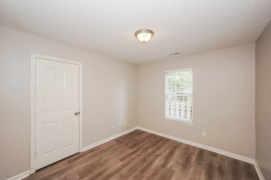 Building Photo - 3002 Salmon River Dr