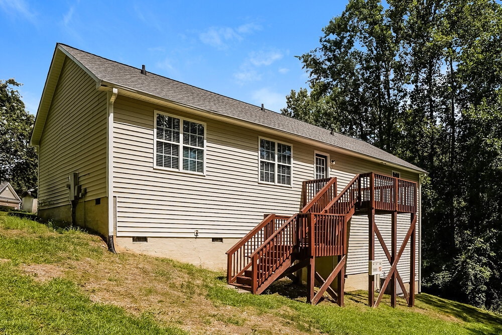 Building Photo - 143 Locket Dr