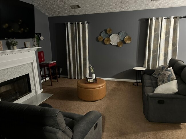 Large living space - 105 Mills Lndg