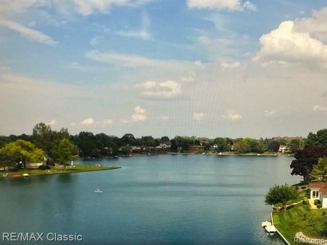 Building Photo - 1587 3 Lakes Dr
