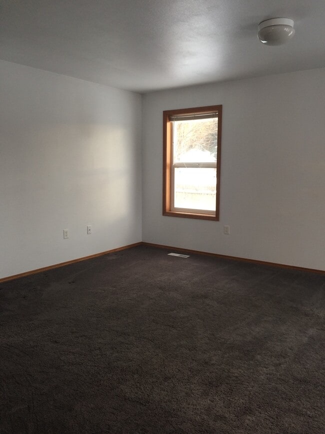 Building Photo - 4 Bd/2.5 Ba located on Pioneer Hill!